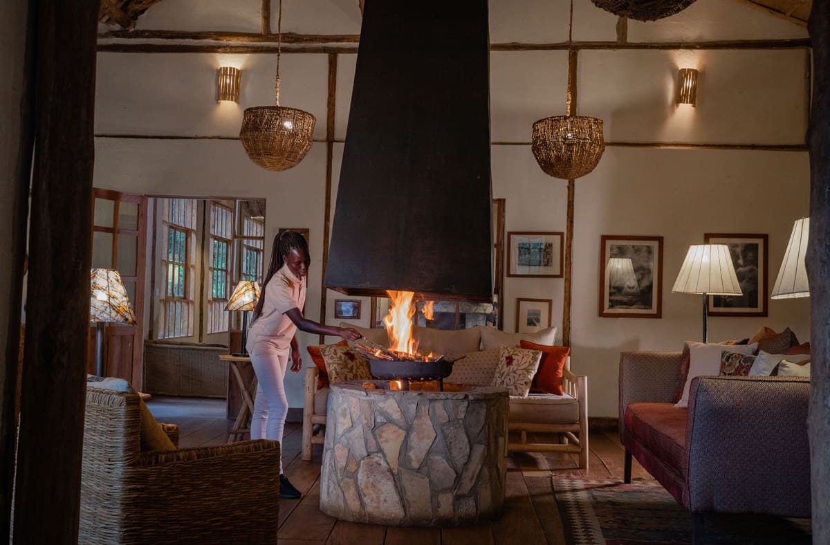 volcanoes-safaris-bwindi-lodge-lounge-fireplace